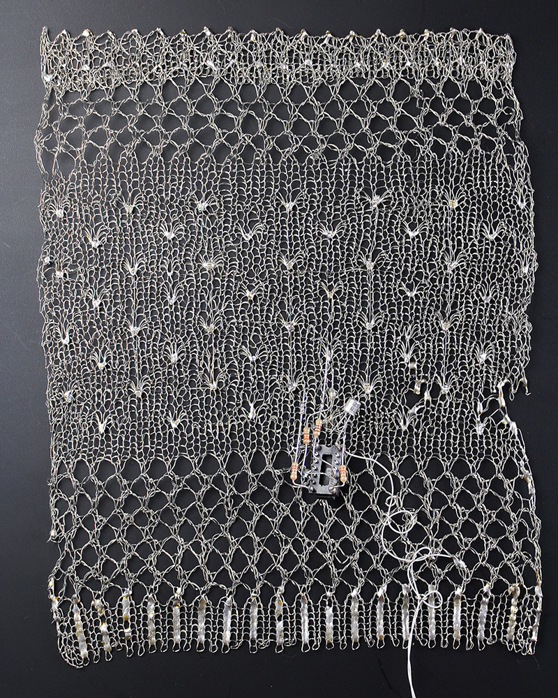 Conductive knit with leds