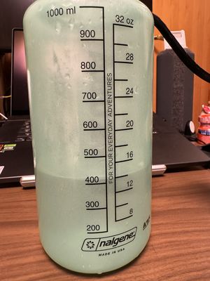 400ml water in container