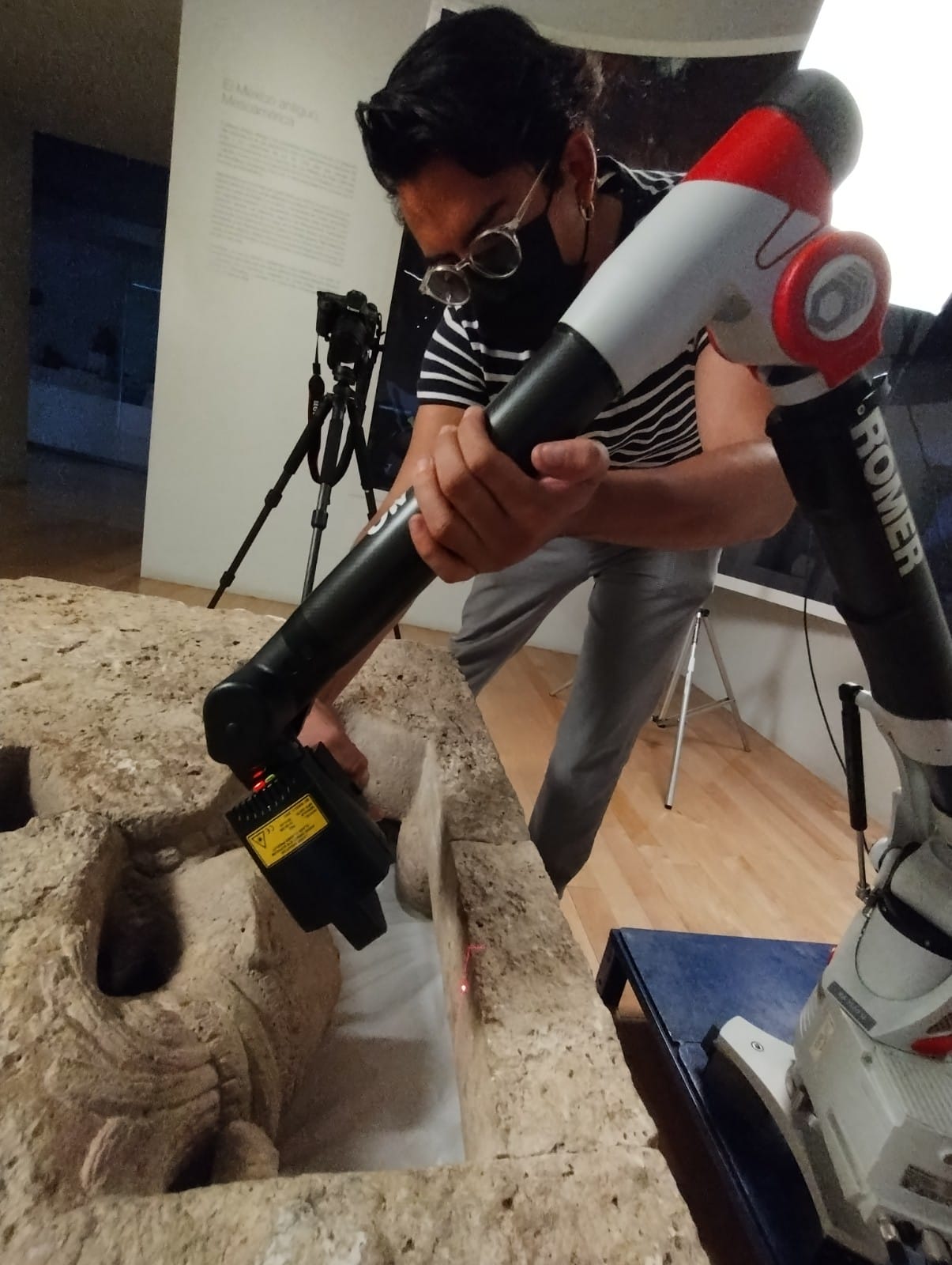 Mayan throne being scanned