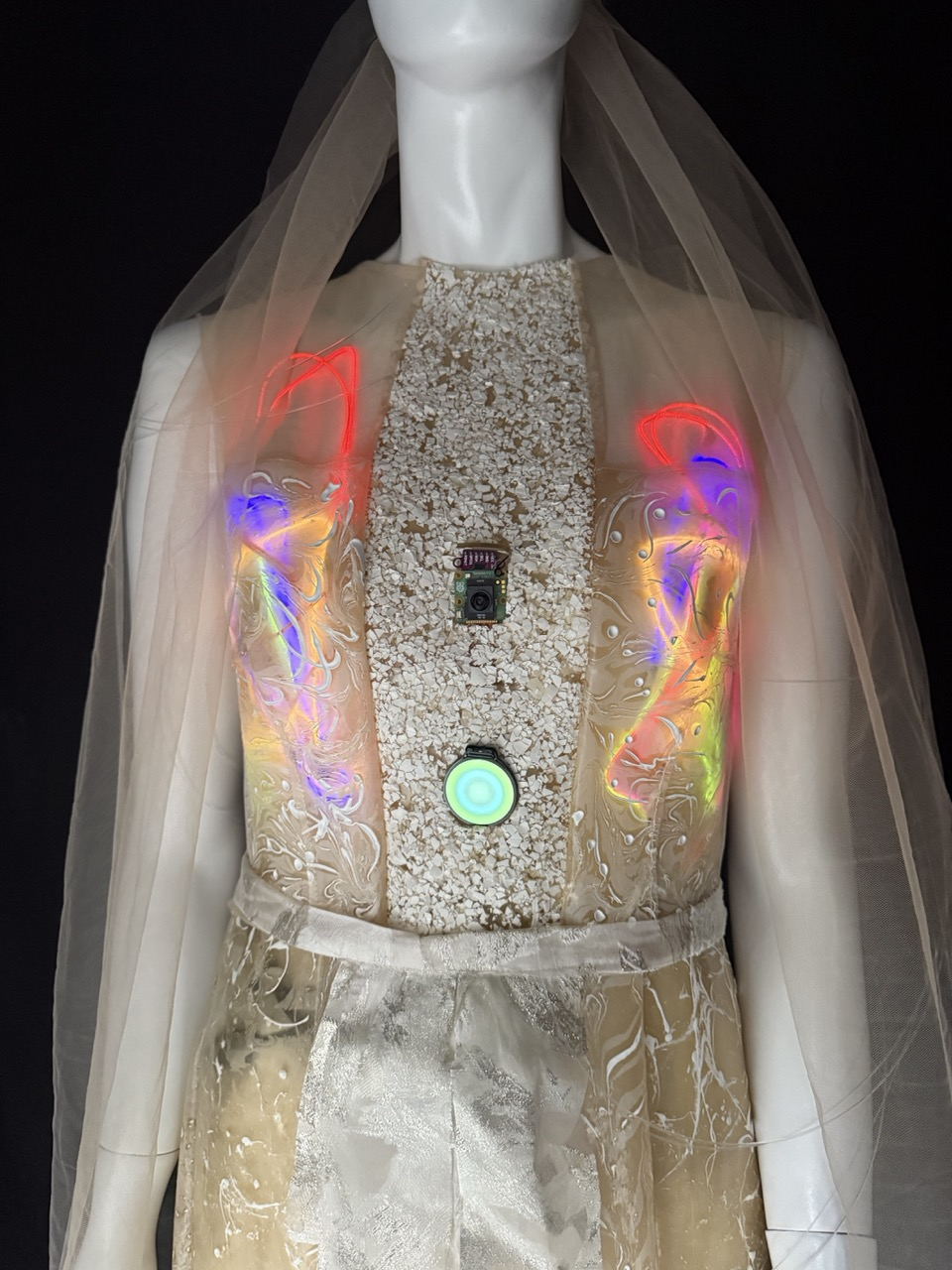 Inoscula interactive garment