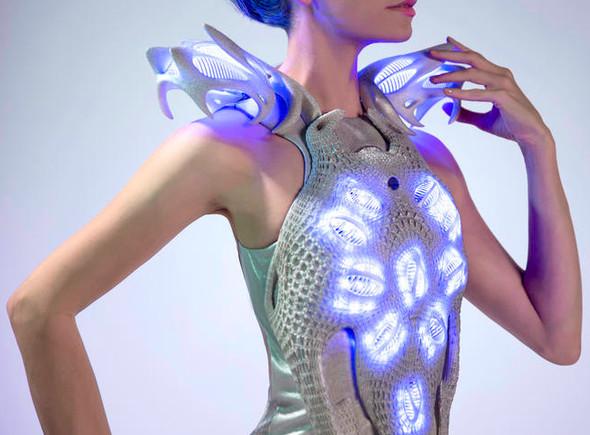 Anouk Wipprecht illuminated fashion design