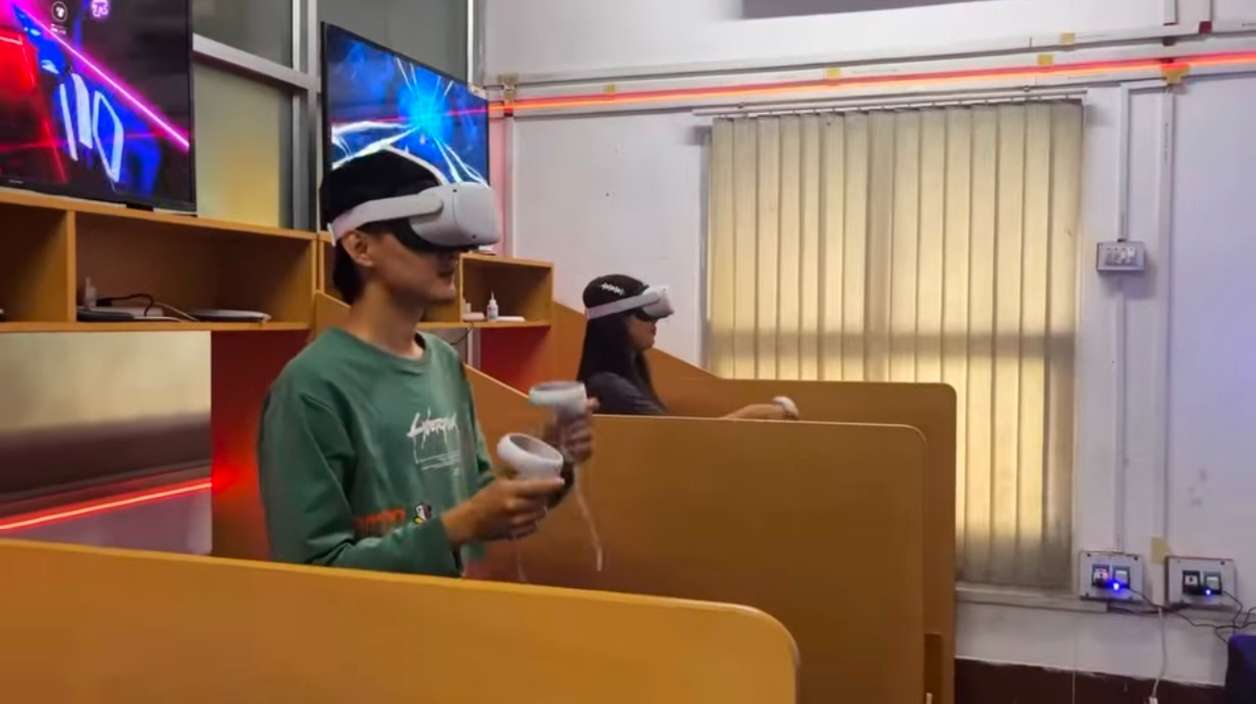 Showing students how VR works